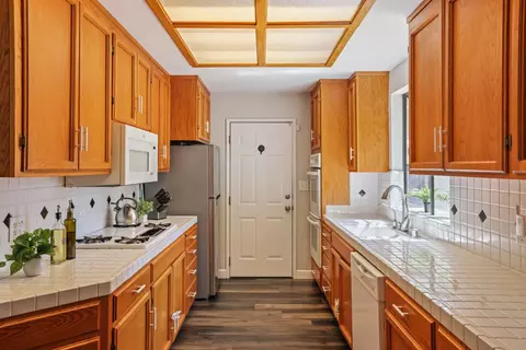 Kitchen - 414 E Benjamin Holt Dr, Stockton, CA 95207 photo 2 of 5