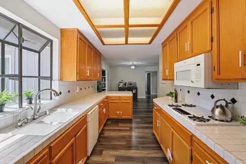Kitchen - 414 E Benjamin Holt Dr, Stockton, CA 95207 photo 3 of 5