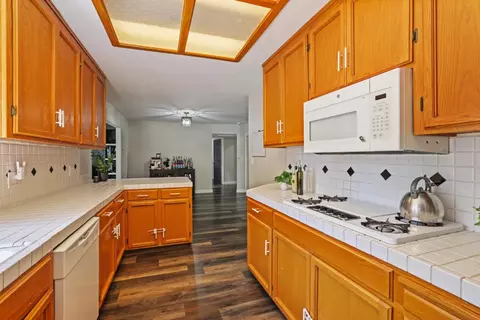 Kitchen - 414 E Benjamin Holt Dr, Stockton, CA 95207 photo 4 of 5