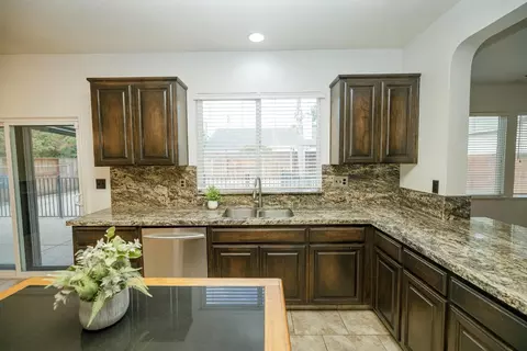 Kitchen - 2217 Lionudakis Ct, Modesto, CA 95355 photo 5 of 6