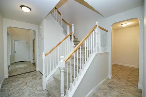 Entry Way - 2217 Lionudakis Ct, Modesto, CA 95355 photo 2 of 3