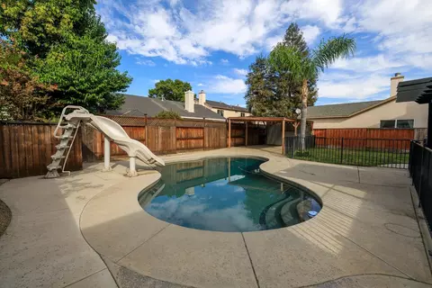 Exterior - 2217 Lionudakis Ct, Modesto, CA 95355 photo 4 of 6