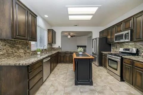 Kitchen - 2217 Lionudakis Ct, Modesto, CA 95355 photo 4 of 6