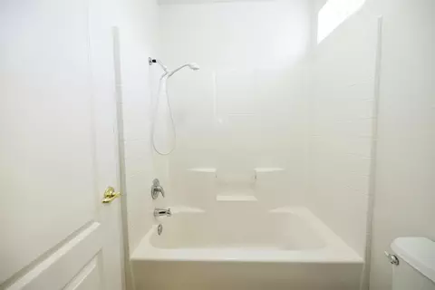 Bath - 2217 Lionudakis Ct, Modesto, CA 95355 photo 5 of 5