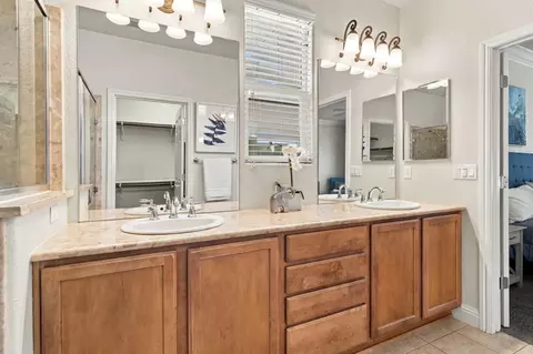 Bath - 1587 Maple Valley St, Manteca, CA 95336 photo 3 of 3
