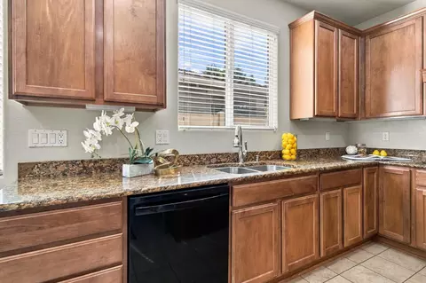 Kitchen - 1587 Maple Valley St, Manteca, CA 95336 photo 6 of 8