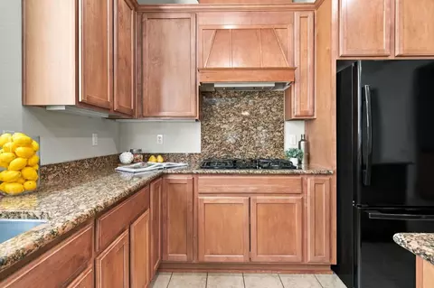 Kitchen - 1587 Maple Valley St, Manteca, CA 95336 photo 4 of 8