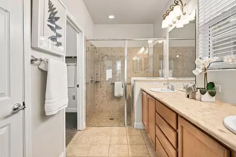 Bath - 1587 Maple Valley St, Manteca, CA 95336 photo 2 of 3
