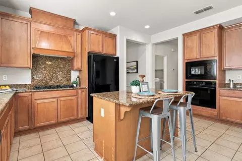 Kitchen - 1587 Maple Valley St, Manteca, CA 95336 photo 5 of 8