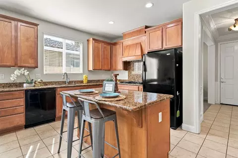 Kitchen - 1587 Maple Valley St, Manteca, CA 95336 photo 7 of 8