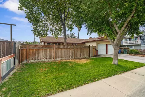 Exterior - 1016 Wolverine Way, Modesto, CA 95355 photo 2 of 11