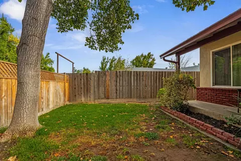 Exterior - 1016 Wolverine Way, Modesto, CA 95355 photo 4 of 11