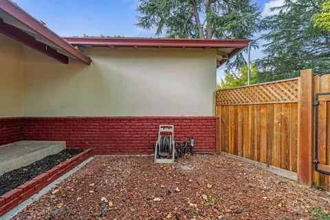 Exterior - 1016 Wolverine Way, Modesto, CA 95355 photo 5 of 11