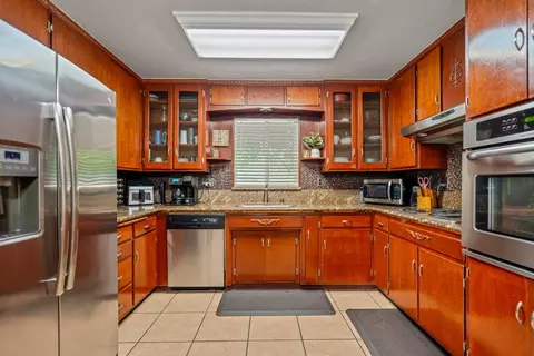 Kitchen - 1016 Wolverine Way, Modesto, CA 95355 photo 1 of 3