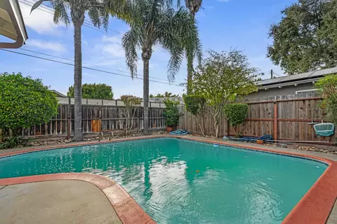 Exterior - 1016 Wolverine Way, Modesto, CA 95355 photo 7 of 11