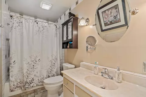 Bath - 1016 Wolverine Way, Modesto, CA 95355 photo 1 of 3