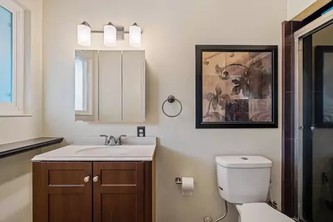 Bath - 1016 Wolverine Way, Modesto, CA 95355 photo 2 of 3