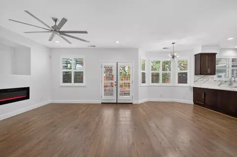 Living - 719 Lars Ct, Modesto, CA 95351 photo 5 of 5
