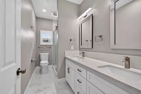 Bath - 719 Lars Ct, Modesto, CA 95351 photo 4 of 4