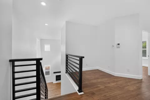 Entry Way - 719 Lars Ct, Modesto, CA 95351 photo 3 of 3