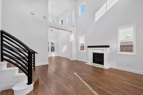 Living - 719 Lars Ct, Modesto, CA 95351 photo 3 of 5