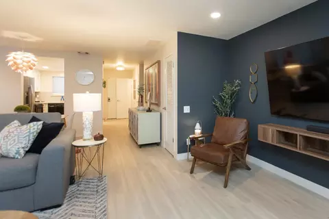 Living - 664 Shadowview Ct, Turlock, CA 95382 photo 3 of 4