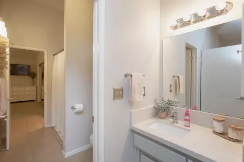 Bath - 664 Shadowview Ct, Turlock, CA 95382 photo 3 of 3