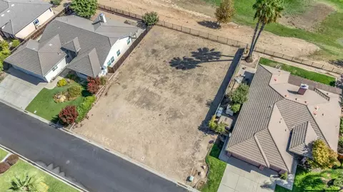 7180 Emerald St, Chowchilla, CA 93610 photo 2