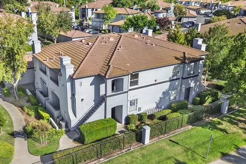 5201 Laguna Oaks Dr #13, Elk Grove, CA 95758