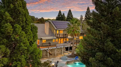 704 Quail Hill Ct, Auburn, CA 95603