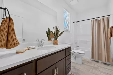 Bath - 3608 Silver Pine Ln, Rocklin, CA 95677 photo 6 of 7