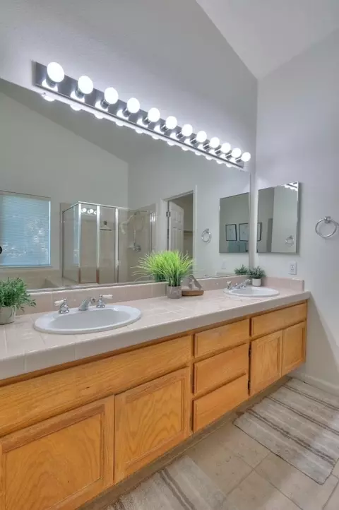 Bath - 2235 Tahoe Cir, Tracy, CA 95376 photo 5 of 6