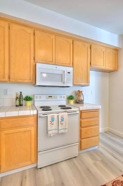 Kitchen - 2235 Tahoe Cir, Tracy, CA 95376 photo 2 of 5