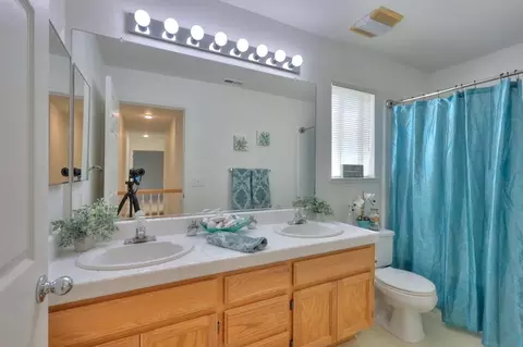 Bath - 2235 Tahoe Cir, Tracy, CA 95376 photo 3 of 6