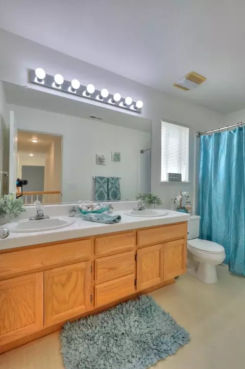Bath - 2235 Tahoe Cir, Tracy, CA 95376 photo 4 of 6