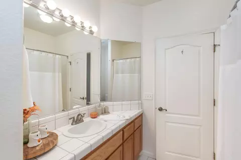 Bath - 2520 Carmichael, Turlock, CA 95382 photo 2 of 6