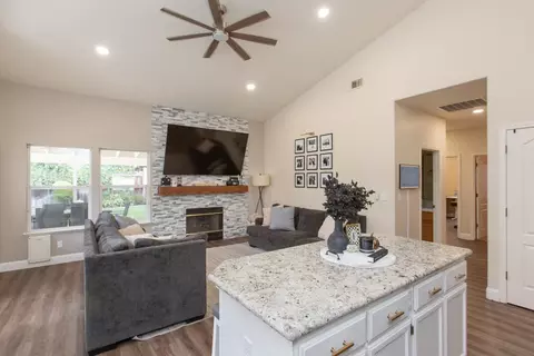 Entry Way - 2520 Carmichael, Turlock, CA 95382 photo 4 of 5