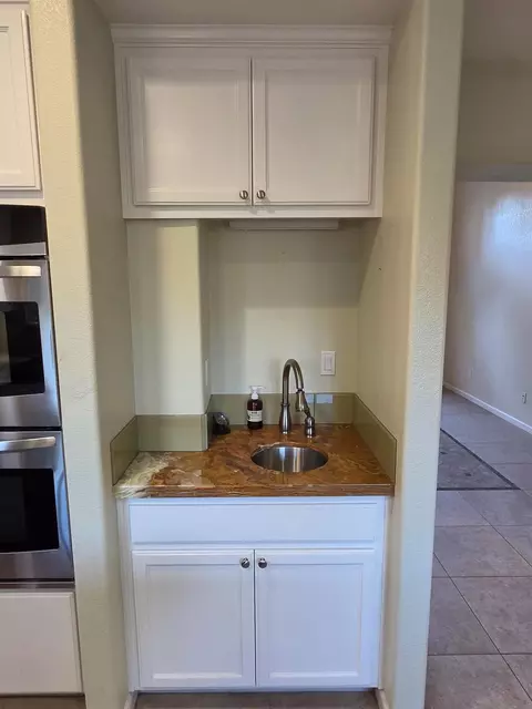 Kitchen - 111 Seergreen Way, Folsom, CA 95630 photo 7 of 8