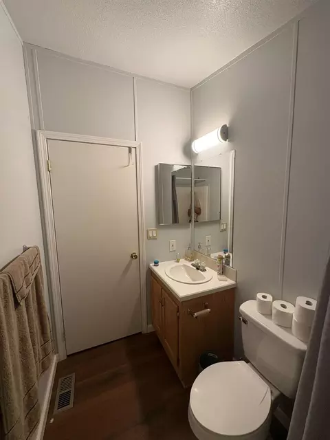 Bath - 7747 Doster Rd, Mountain Ranch, CA 95246 photo 3 of 5