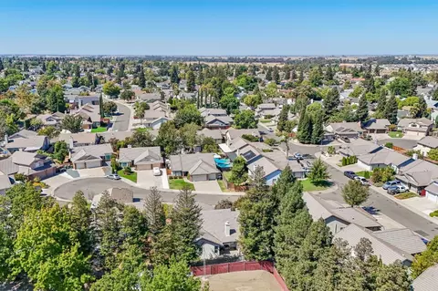 View/Area - 8410 Clear Valley Ct, Antelope, CA 95843 photo 5 of 6