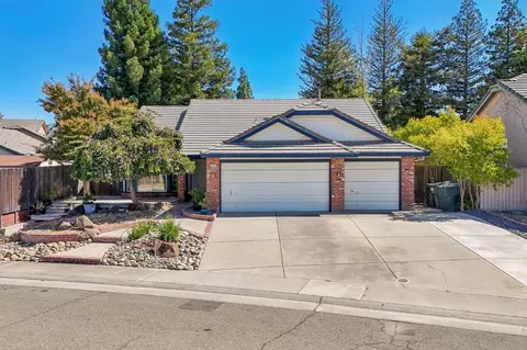 Exterior - 8410 Clear Valley Ct, Antelope, CA 95843 photo 4 of 12
