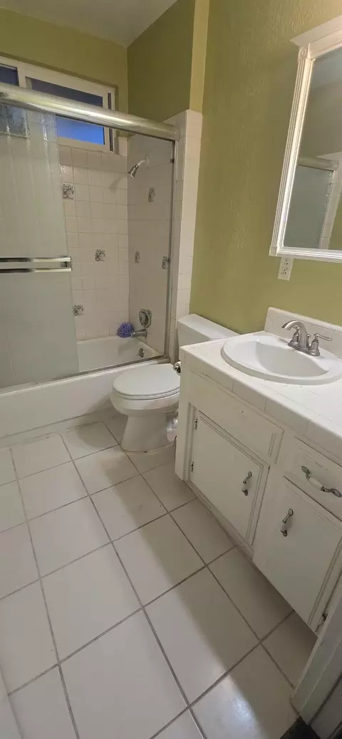Bath - 2747 Saratoga Ave, Merced, CA 95340 photo 1 of 4