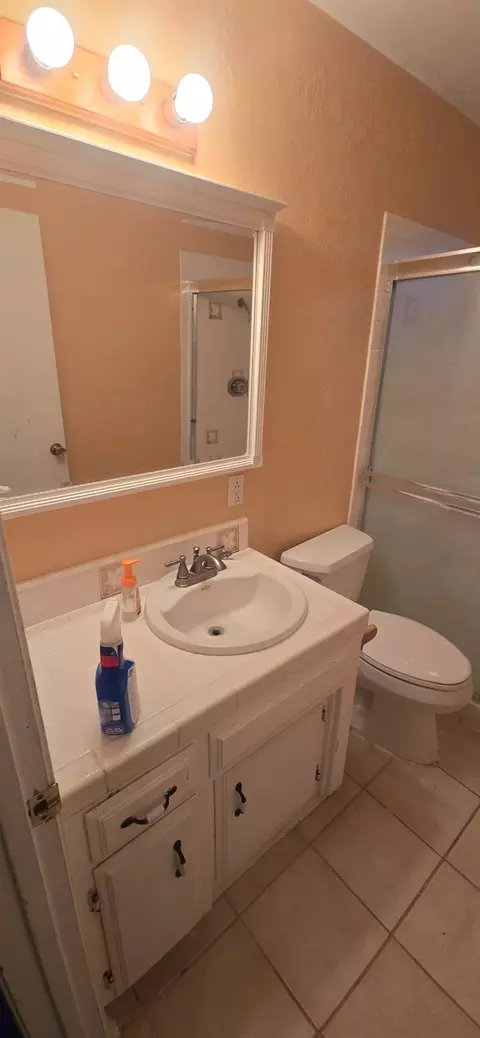 Bath - 2747 Saratoga Ave, Merced, CA 95340 photo 3 of 4