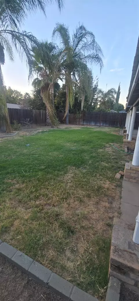 Exterior - 2747 Saratoga Ave, Merced, CA 95340 photo 9 of 11