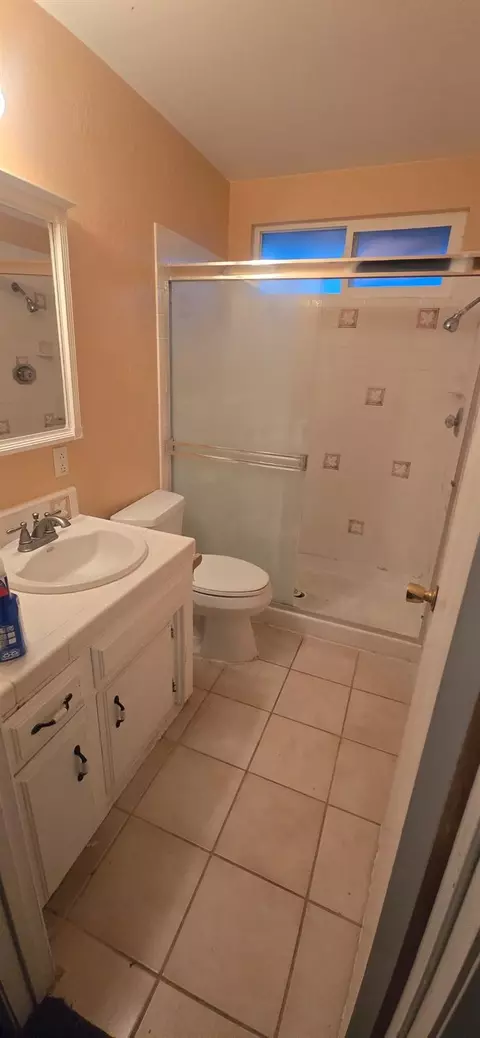 Bath - 2747 Saratoga Ave, Merced, CA 95340 photo 2 of 4