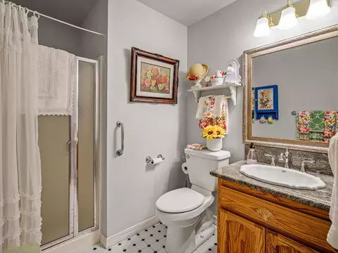 Bath - 4711 Meadowview Acres Rd, Cool, CA 95614 photo 5 of 7