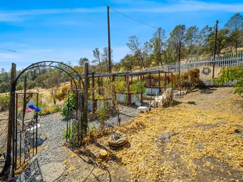 Exterior - 4711 Meadowview Acres Rd, Cool, CA 95614 photo 7 of 19