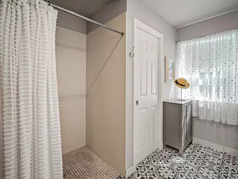 Bath - 4711 Meadowview Acres Rd, Cool, CA 95614 photo 3 of 7