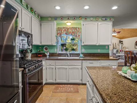 Kitchen - 4711 Meadowview Acres Rd, Cool, CA 95614 photo 2 of 3
