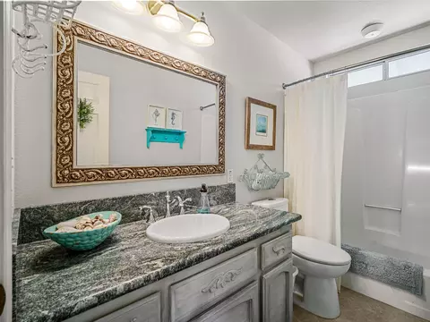 Bath - 4711 Meadowview Acres Rd, Cool, CA 95614 photo 4 of 7